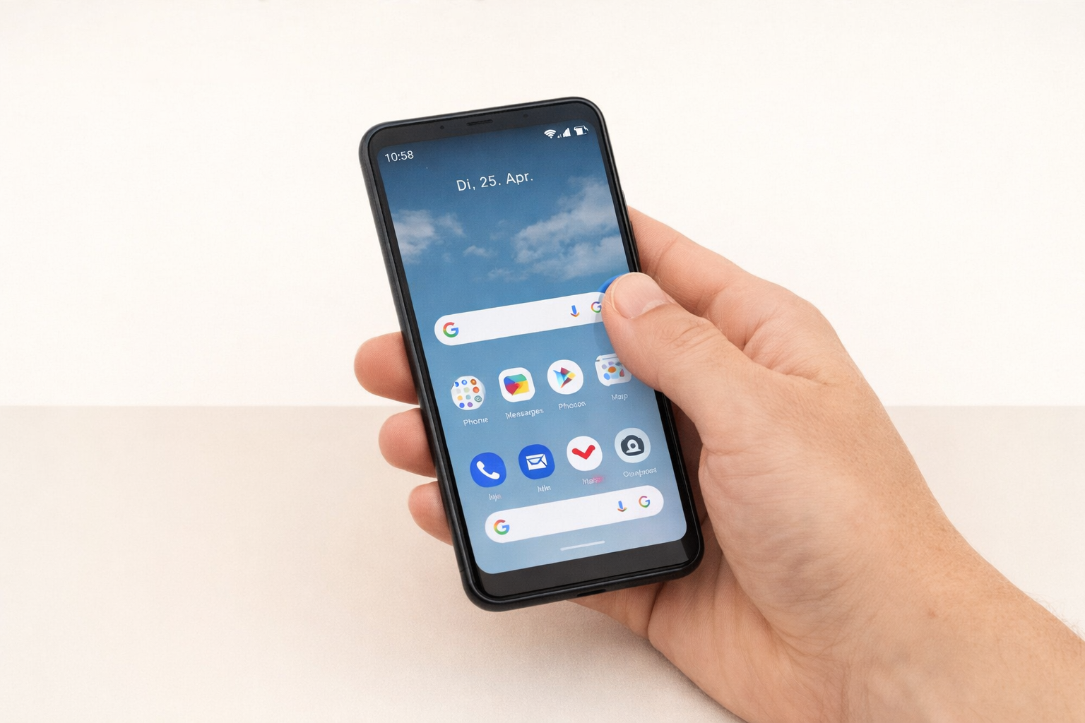 Smartphone tippt NFC Karte an